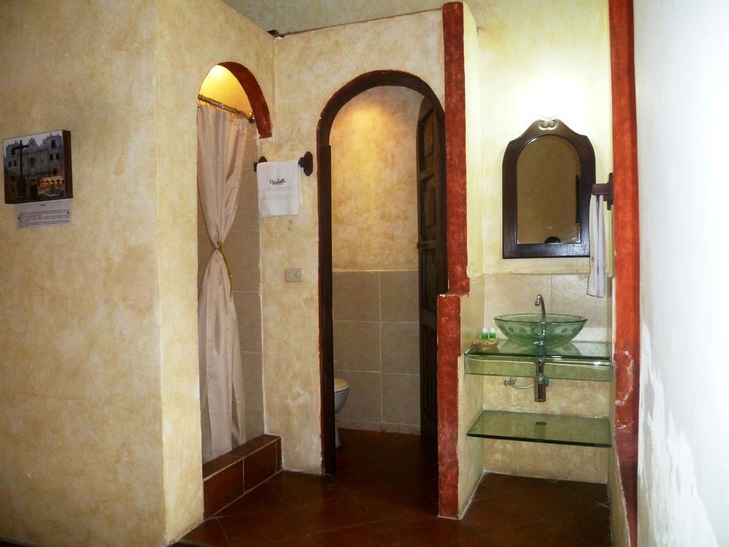 Hotel Y Galeria Uxlabil Antigua Pokój zdjęcie