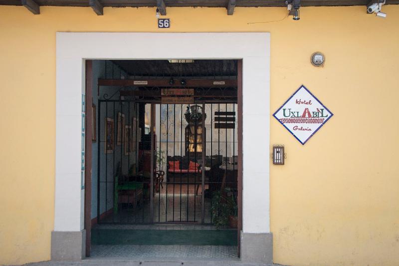 Hotel Y Galeria Uxlabil Antigua Zewnętrze zdjęcie